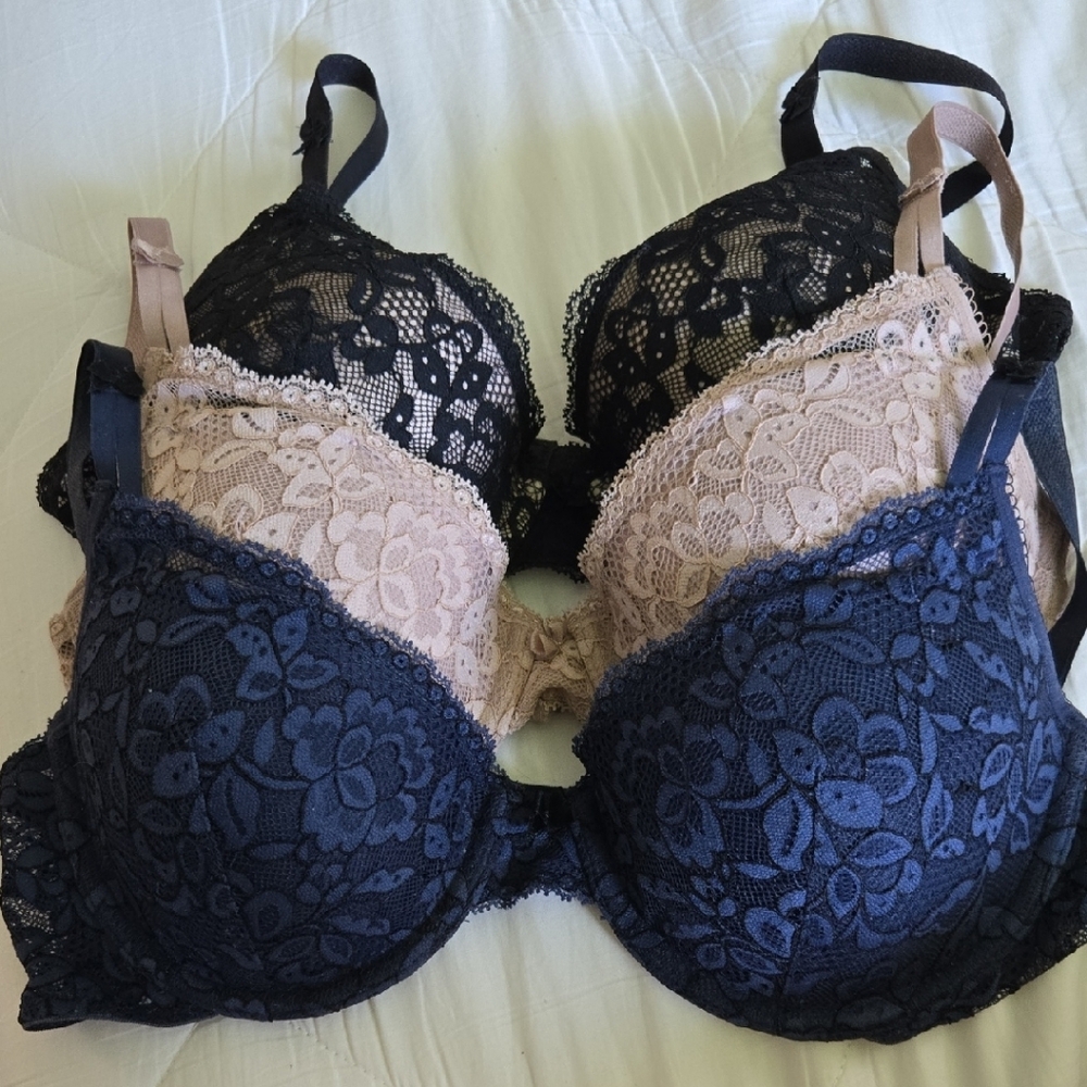 Maidenform Black and Cream Lace Bras with Underwire Support